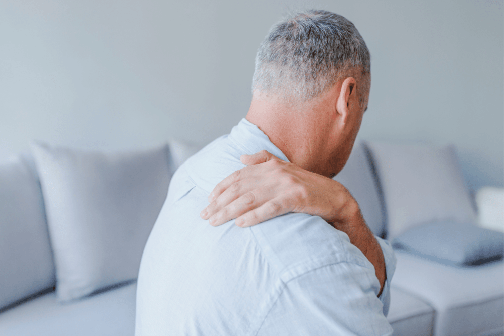 Como-prevenir-el-dolor-de-hombro-min